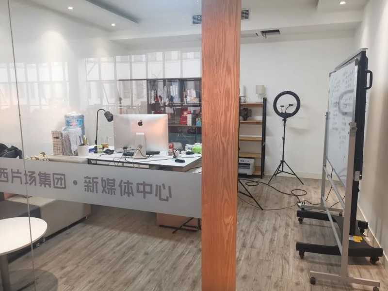 刷抖音,终于可以解放双手了?!realme走向独立
